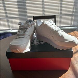 Reebok Women's CL Renaissance Sneaker in Size 5